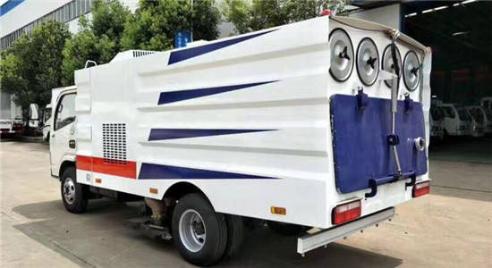 東風(fēng)小多利卡吸塵車(chē)︱5噸吸塵車(chē)圖片