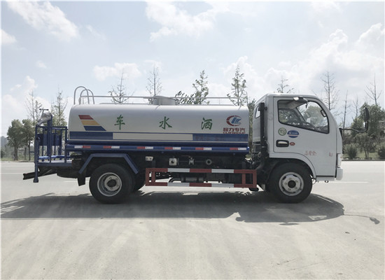 東風(fēng)小多利卡灑水車(chē)︱5噸灑水車(chē)圖片