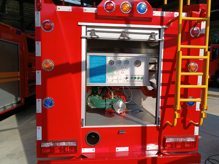 5噸消防灑水車廠家_村鎮(zhèn)鄉(xiāng)鎮(zhèn)森林消防車_1.5-3.5噸水罐消防車現(xiàn)車價(jià)格