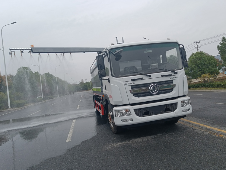 東風(fēng)D9自動(dòng)噴淋鐵路抑塵車-12噸自動(dòng)感應(yīng)噴灑_大同煤場抑塵灑水車_運(yùn)煤抑塵劑固化劑噴灑