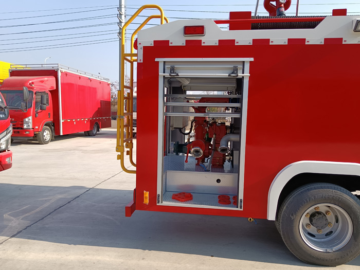 5噸消防灑水車多少錢_消防中隊消防車_1.5-3.5噸水罐消防車現(xiàn)車價格