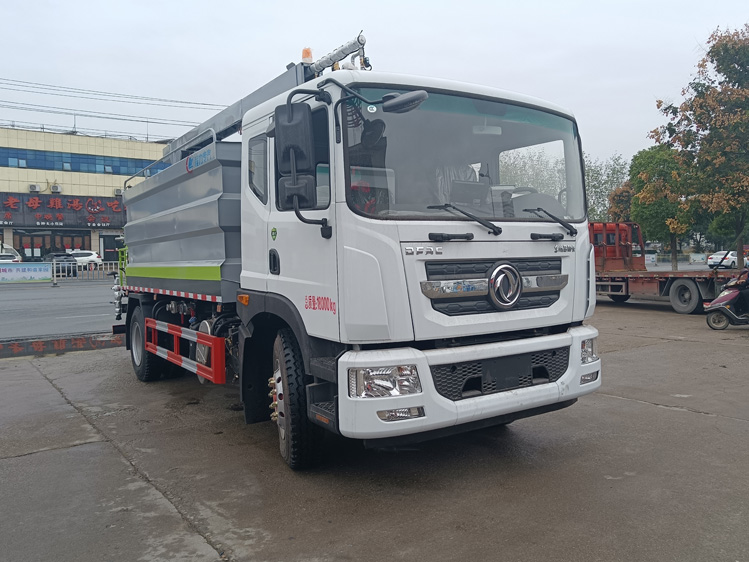 東風(fēng)D9自動(dòng)噴淋鐵路抑塵車-12噸自動(dòng)感應(yīng)噴灑_大同煤場抑塵灑水車_運(yùn)煤抑塵劑固化劑噴灑