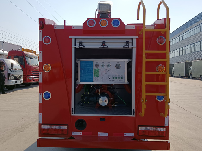 5噸消防灑水車價(jià)格_石油化工冶煉廠消防車_1.5-3.5噸水罐消防車現(xiàn)車價(jià)格