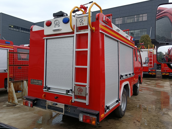 5噸消防灑水車廠家_村鎮(zhèn)鄉(xiāng)鎮(zhèn)森林消防車_1.5-3.5噸水罐消防車現(xiàn)車價(jià)格