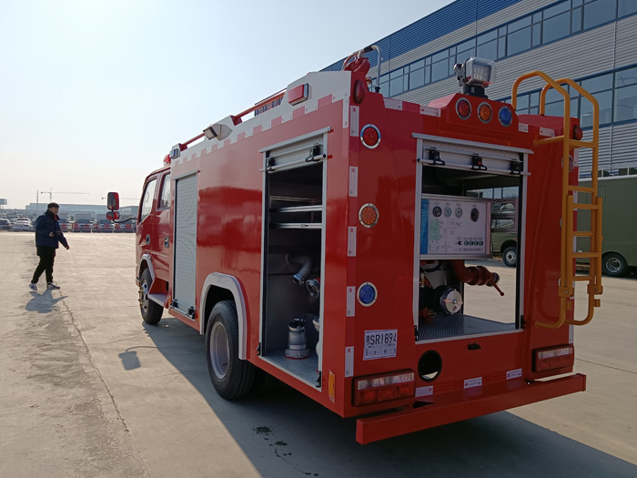 5噸消防灑水車廠家_商業(yè)區(qū)倉(cāng)庫(kù)消防車_2.5-5噸泡沫消防車現(xiàn)車報(bào)價(jià)