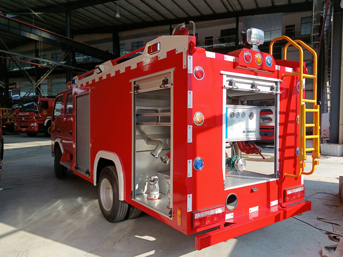 5噸消防灑水車(chē)多少錢(qián)_糧庫(kù)重點(diǎn)防火單位消防車(chē)_1.5-3.5噸水罐消防車(chē)現(xiàn)車(chē)價(jià)格