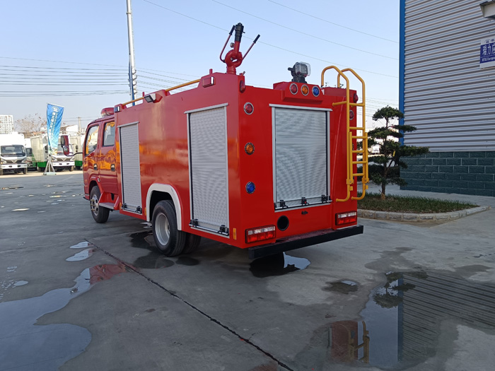 5噸消防灑水車廠家_村鎮(zhèn)鄉(xiāng)鎮(zhèn)森林消防車_1.5-3.5噸水罐消防車現(xiàn)車價(jià)格