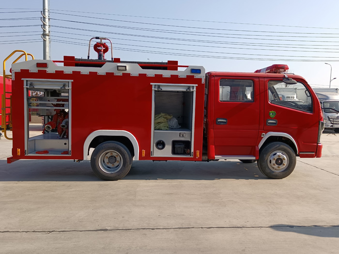 5噸消防灑水車廠家_糧庫重點防火單位消防車_1.5-3.5噸水罐消防車現(xiàn)車價格