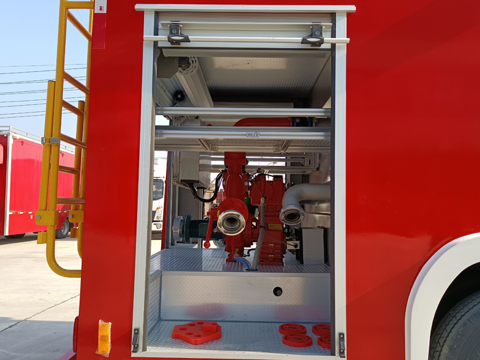 5噸消防灑水車(chē)多少錢(qián)_糧庫(kù)重點(diǎn)防火單位消防車(chē)_1.5-3.5噸水罐消防車(chē)現(xiàn)車(chē)價(jià)格