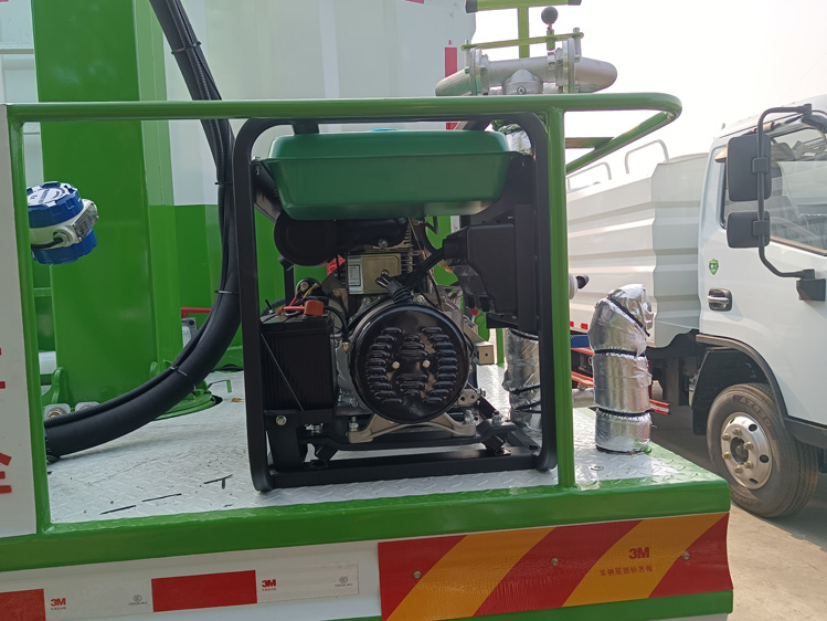 東風(fēng)D9自動(dòng)噴淋鐵路抑塵車-12噸自動(dòng)感應(yīng)噴灑_大同煤場抑塵灑水車_運(yùn)煤抑塵劑固化劑噴灑