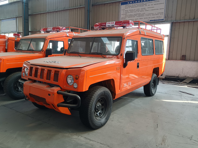 森林巡邏消防車_越野消防灑水車_陜西_四驅(qū)森林消防車_越野四驅(qū)運(yùn)兵突擊消防車