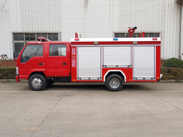 5噸消防灑水車廠家_石油化工冶煉廠消防車_2.5-5噸泡沫消防車現(xiàn)車報(bào)價(jià)