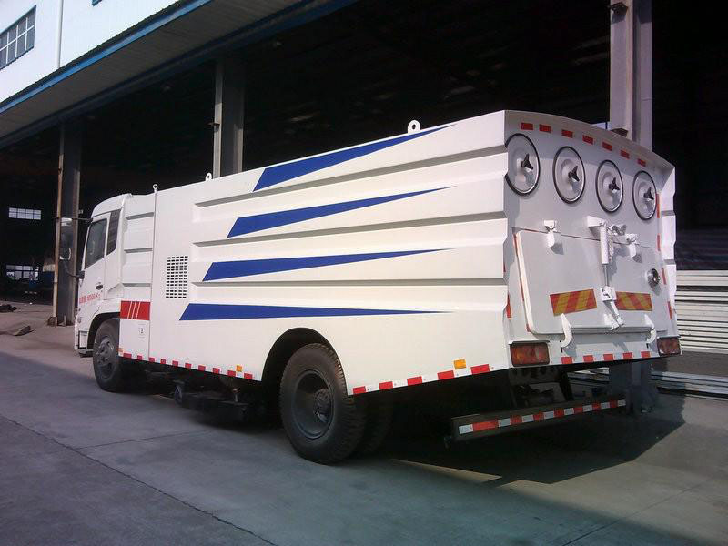 東風(fēng)天錦吸塵車(chē)3.jpg