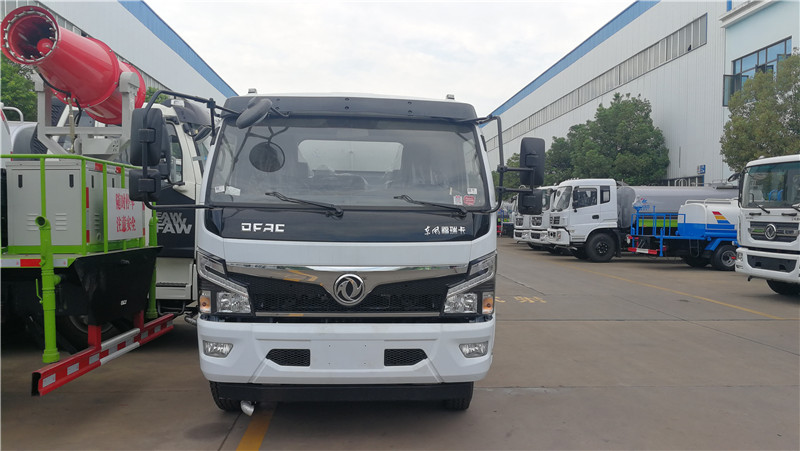 東風(fēng)多利卡國六8昂灑水車 (1).jpg