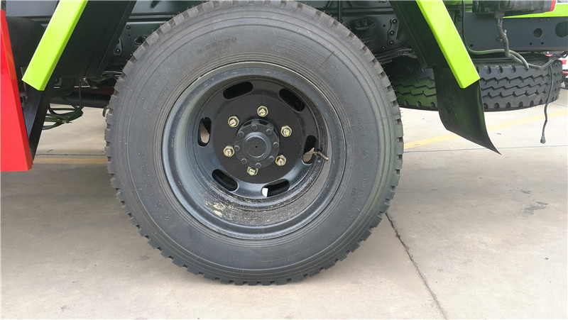 東風(fēng)多利卡國六8昂灑水車 (4).jpg